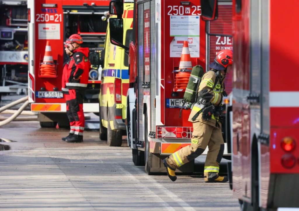Ogień w szkole w Józefowie pod Warszawą. Szybka ewakuacja uczniów i nauczycieli. Co było przyczyną pożaru