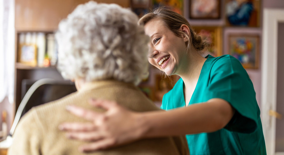 Wsparcie dla seniorów w 2026 roku – jakie świadczenia przysługują osobom 65+