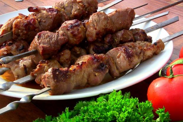 Szaszłyki w Krakowie 2026: adresy miejsc, zasady i możliwe ograniczenia