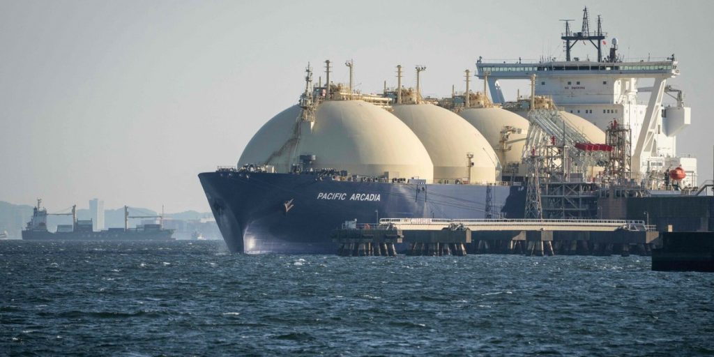 Gaz tanieje po otwarciu Ormuzu – co to oznacza dla Polski