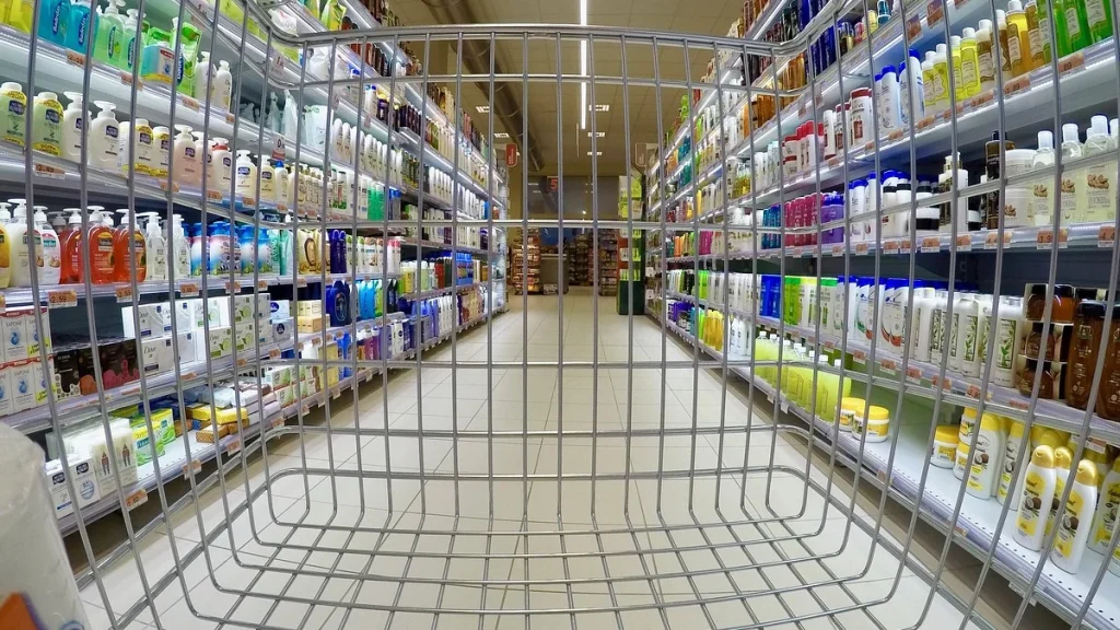 Majówka 2026: godziny otwarcia sklepów 1, 2 i 3 maja