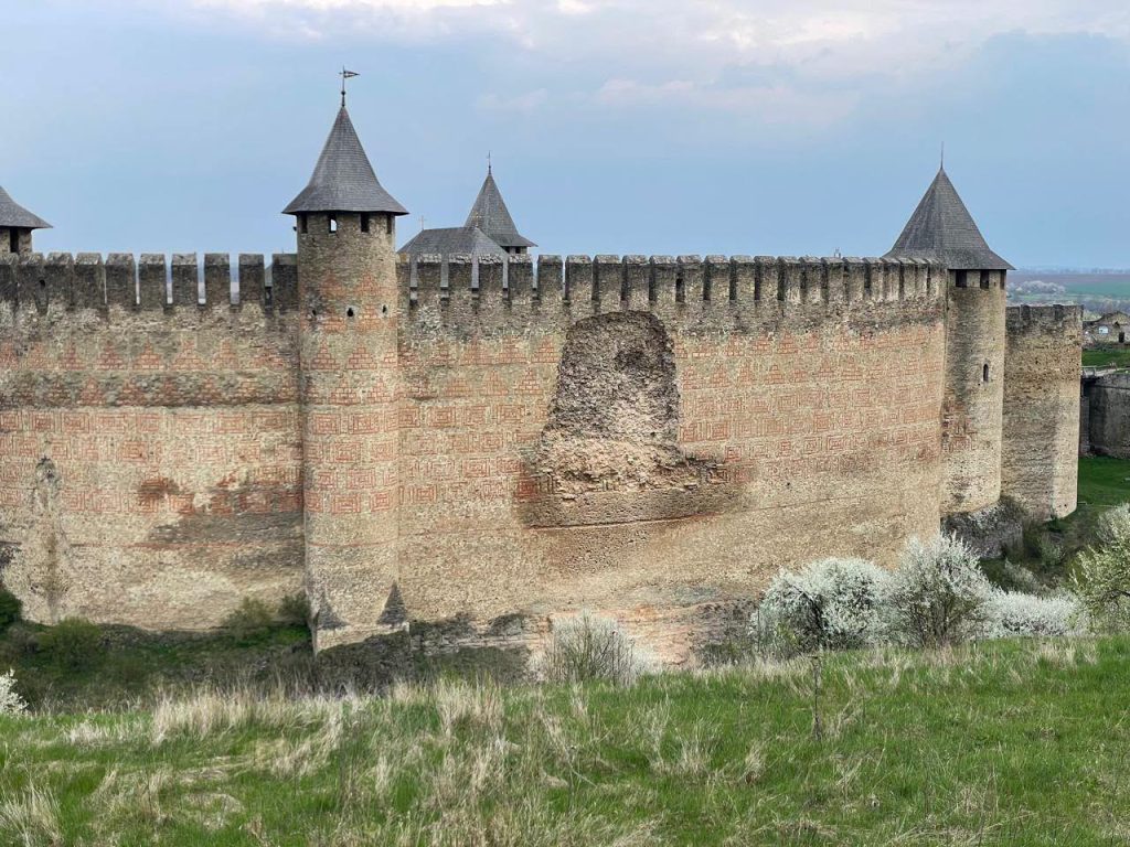 Ściany twierdzy w Chocimiu w Ukrainie częściowo się zawaliły: przyczyna, znaczenie historyczne dla Polski