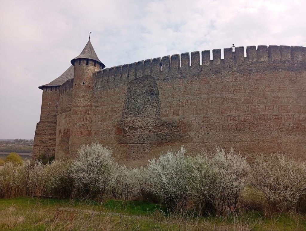 Ściany twierdzy w Chocimiu w Ukrainie częściowo się zawaliły: przyczyna, znaczenie historyczne dla Polski