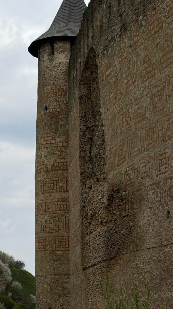 Ściany twierdzy w Chocimiu w Ukrainie częściowo się zawaliły: przyczyna, znaczenie historyczne dla Polski