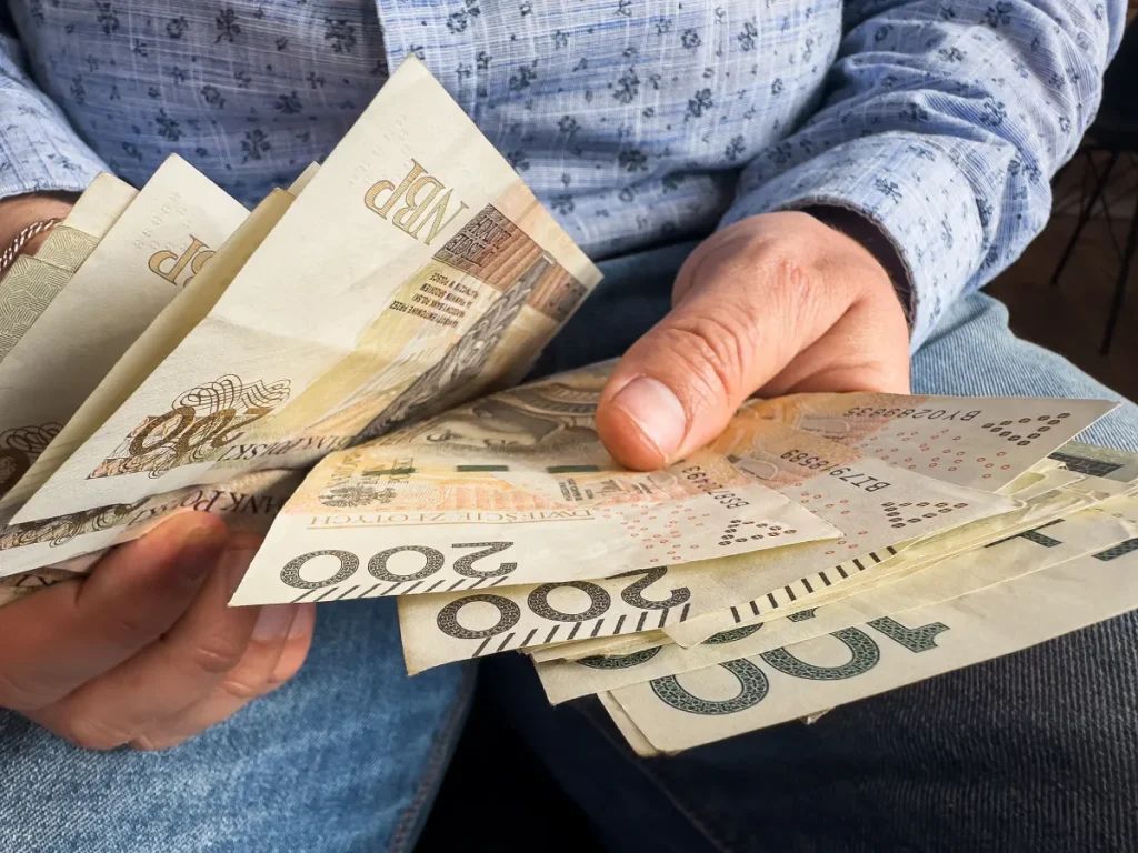 Koniec 800 plus i dodatków dla seniorów? Projekt zmienia zasady podatków