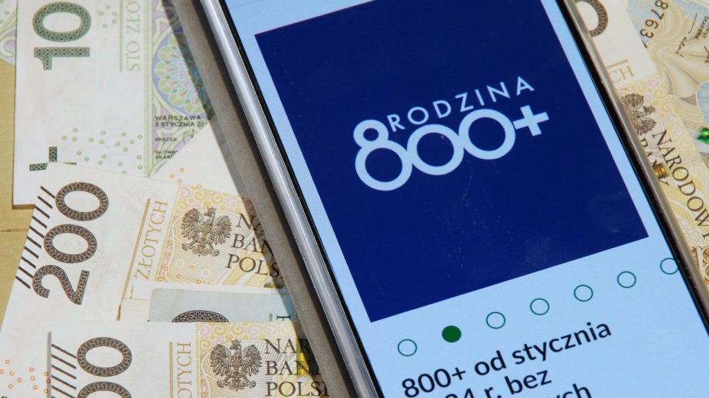 800 plus do likwidacji – w zamian niższe podatki dla wszystkich