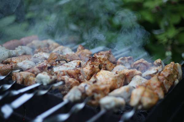 Gdzie usmażyć szaszłyki w Warszawie 2026: najlepsze lokalizacje, miejsca i zasady