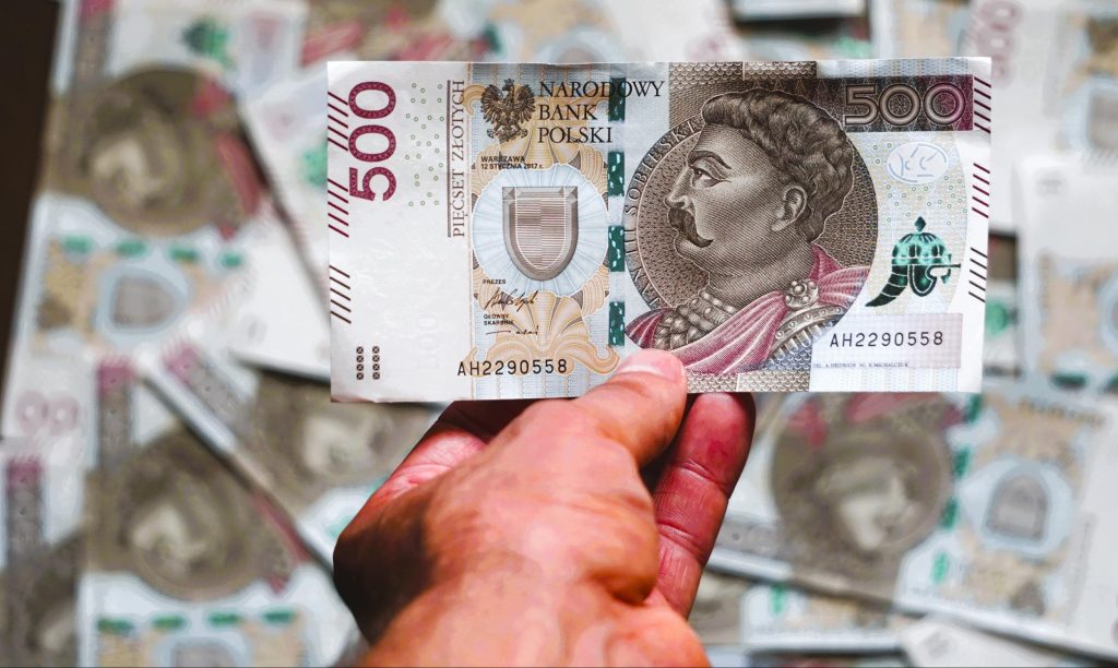 Jak zdobyć 900 zł od PKO? Szczegóły promocji krok po kroku