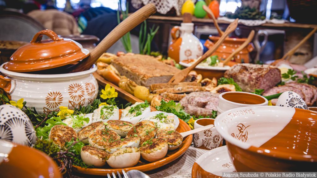 Co powinno znaleźć się na wielkanocnym stole w Polsce 2026: lista potraw