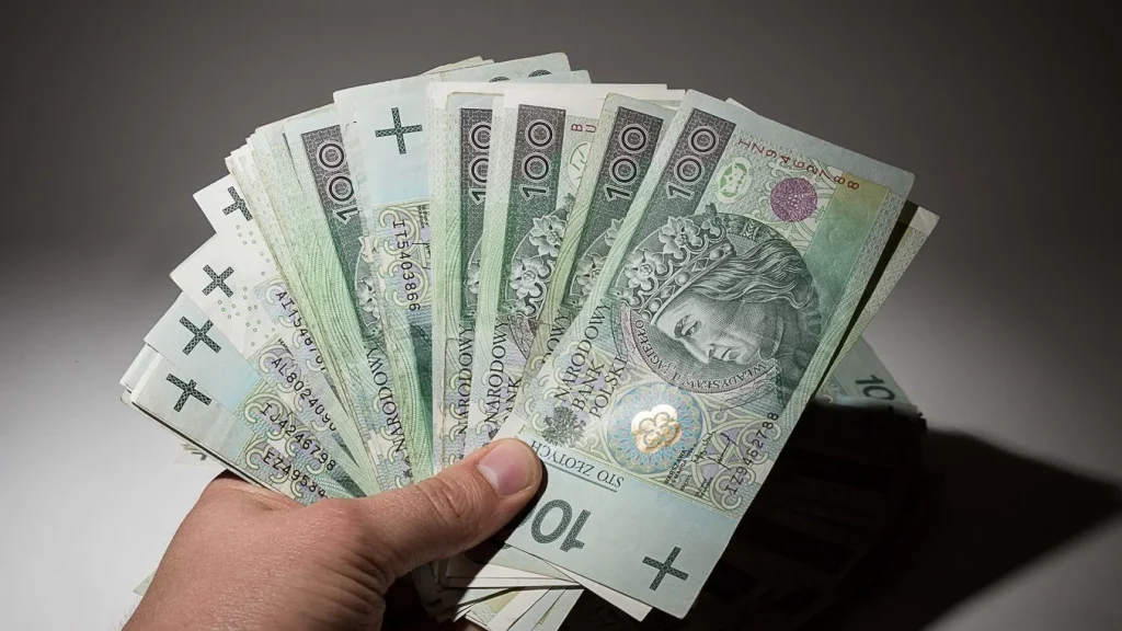 Bezpieczna kwota gotówki – ile mieć przy sobie i w domu w Polsce