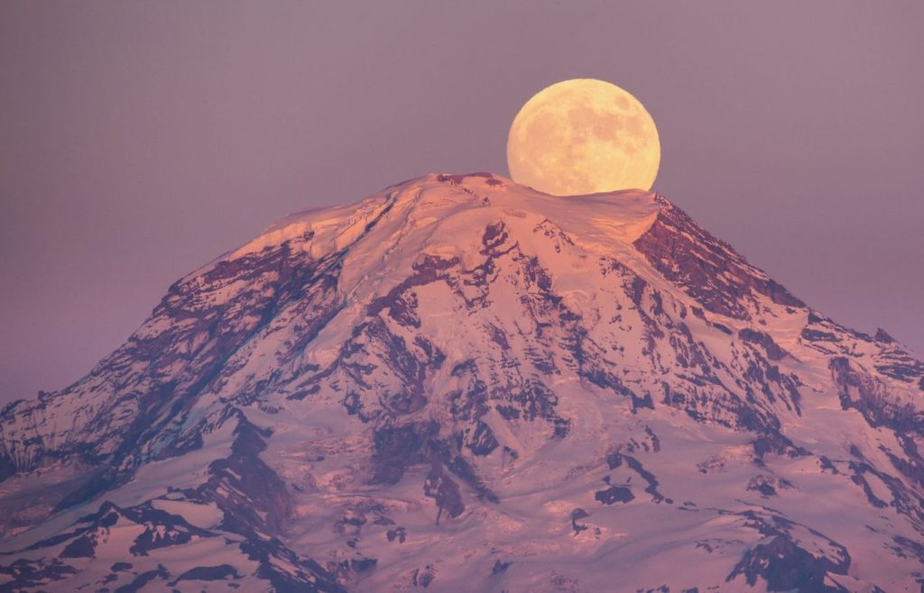 Różowa pełnia 2026 w Polsce 2 kwietnia 2026: zakazy, przesądy i jak przyciągnąć szczęście