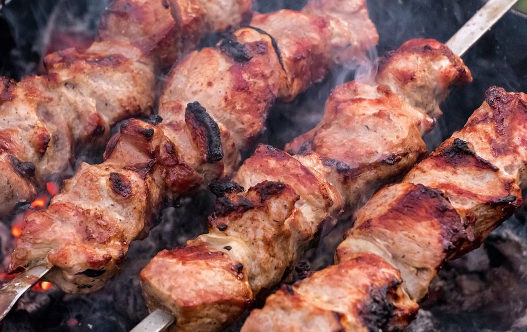 Gdzie usmażyć szaszłyki w Warszawie 2026: najlepsze lokalizacje, miejsca i zasady