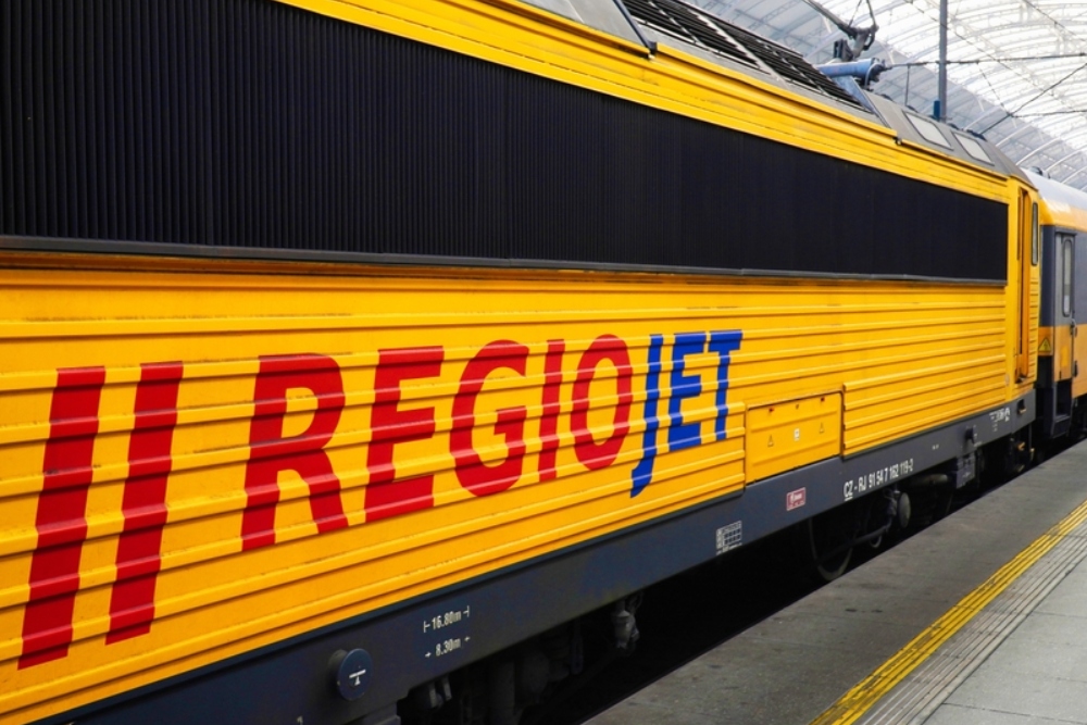 Czeski przewoźnik RegioJet kończy działalność w Polsce: przyczyny i skutki