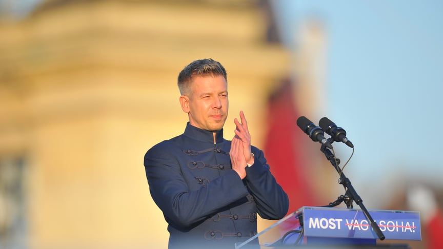 Peter Magyar wygrał wybory na Węgrzech: wiek, biografia, poglądy na Polskę i Rosję