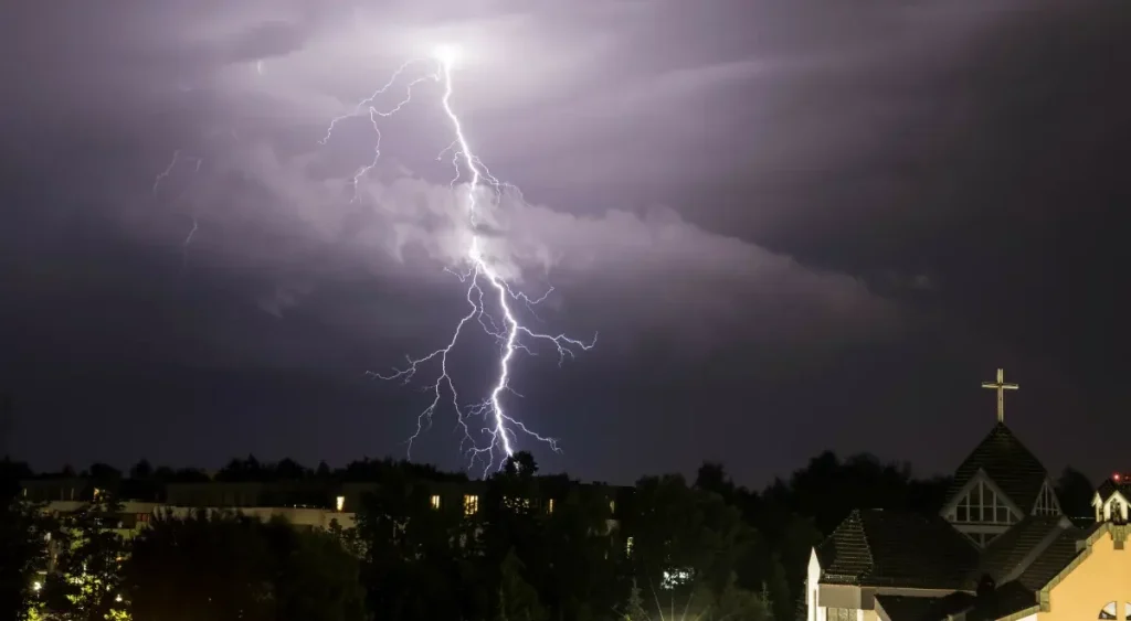 Czy będą ulewy i burze w Polsce: prognoza i ostrzeżenia IMGW