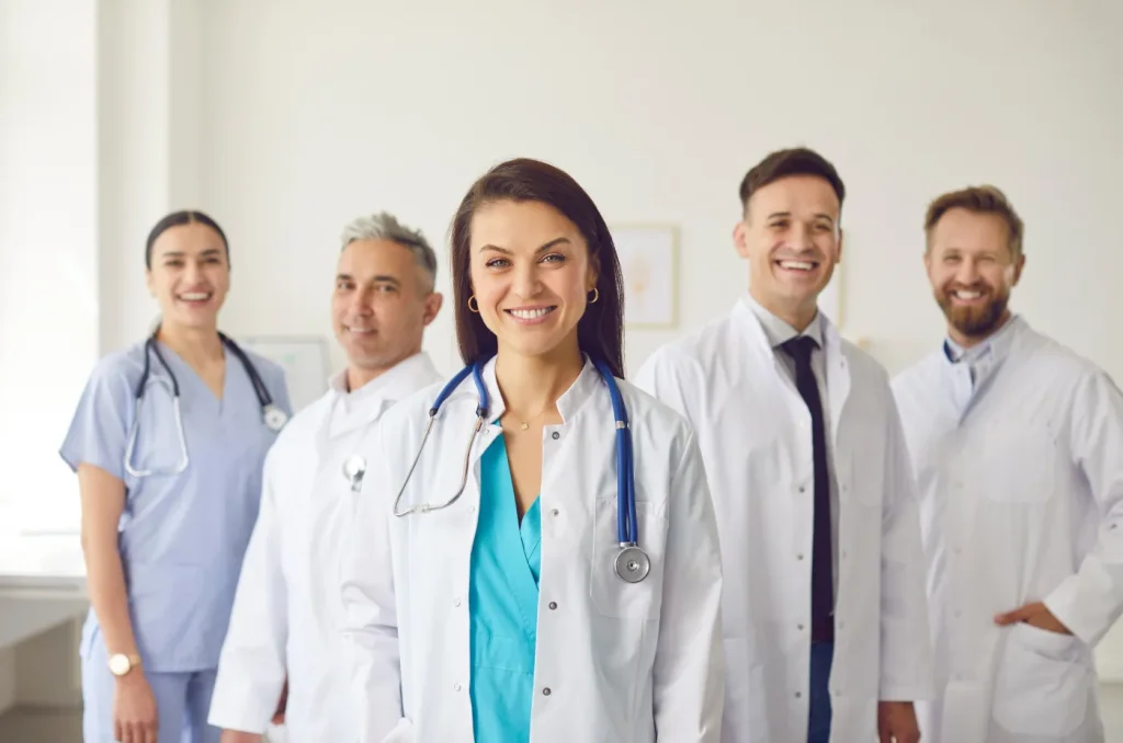 Polska podnosi płace w służbie zdrowia: ile zarobią lekarze i pielęgniarki. Nowe stawki dla służby zdrowia 2026