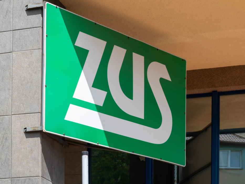 Fałszywi konsultanci ZUS wyłudzają pieniądze od emerytów – jak działa schemat