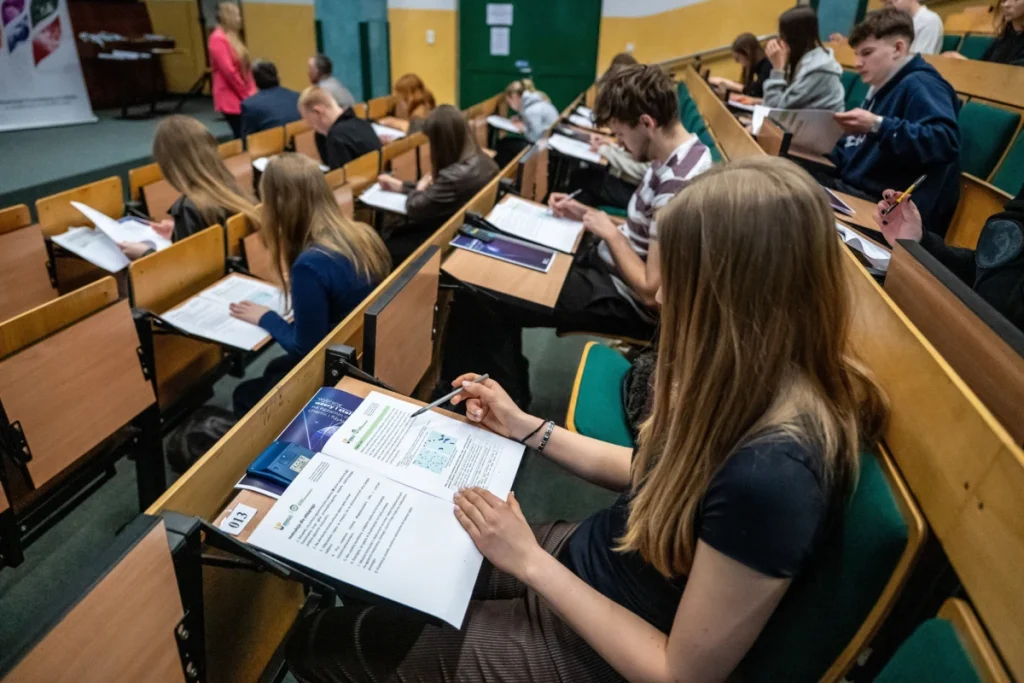Matura 2026 – daty, zasady i przedmioty rozszerzone. Na co uważać?