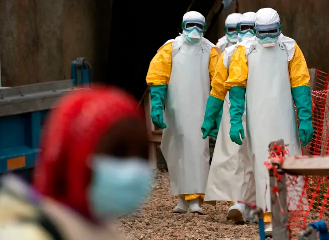 Wybuch Eboli: komunikat WHO, objawy, jak się przenosi i ryzyko dla Polski