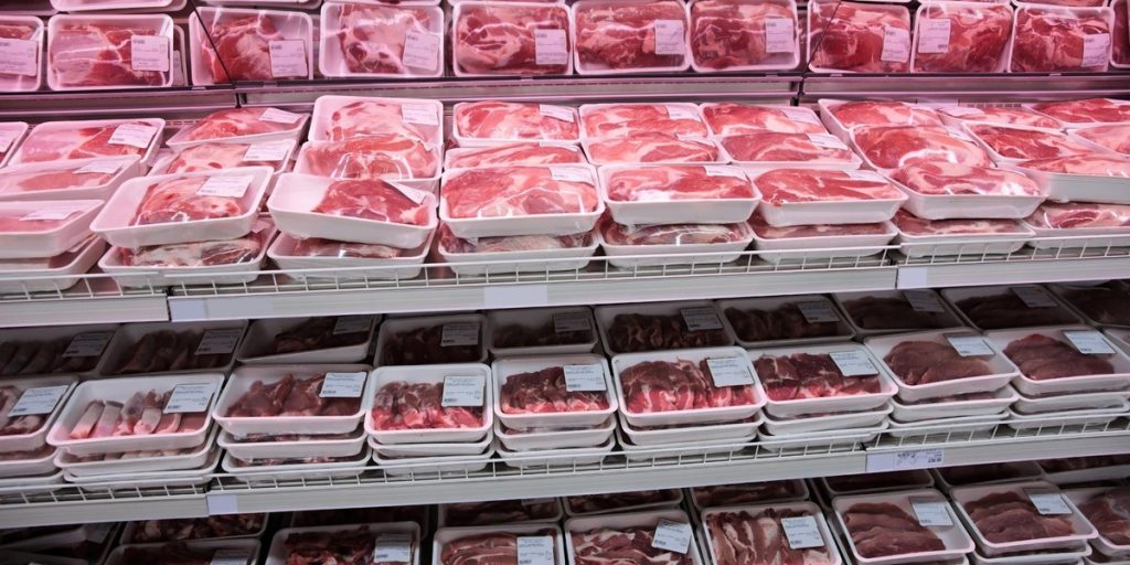 Najgorsze mięso dla wątroby. Tych produktów Polacy jedzą za dużo
