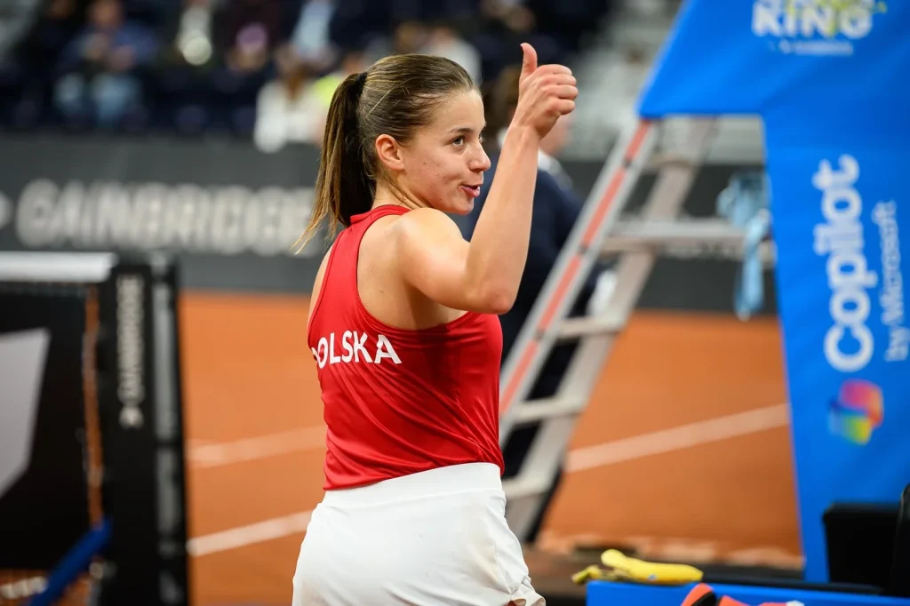 Maja Chwalińska szokuje Roland Garros! Od 1:6 do historycznego awansuMaja Chwalińska szokuje Roland Garros! Od 1:6 do historycznego awansu