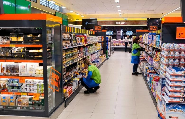 Ile zarabia kasjerka w Biedronce 2026? Kwoty brutto i netto Ile zarabia kasjerka w Biedronce 2026? Kwoty brutto i netto