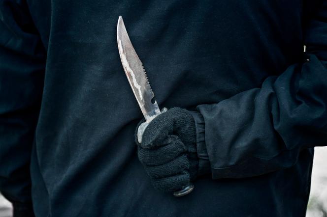 Atak nożownika we Włocławku. Dwie osoby w ciężkim stanie, przyczyny ataku i przebieg zdarzeń