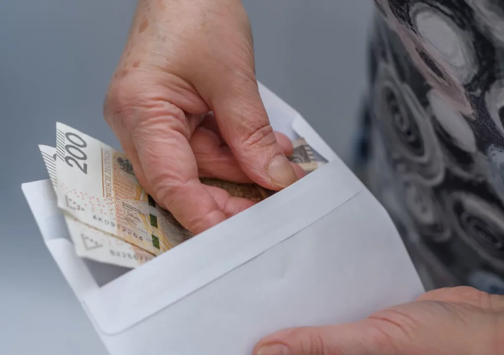 Ulgi i przywileje dla seniorów w Polsce 2026: jakie prawa mają emeryci Ulgi i przywileje dla seniorów w Polsce 2026: jakie prawa mają emeryci
