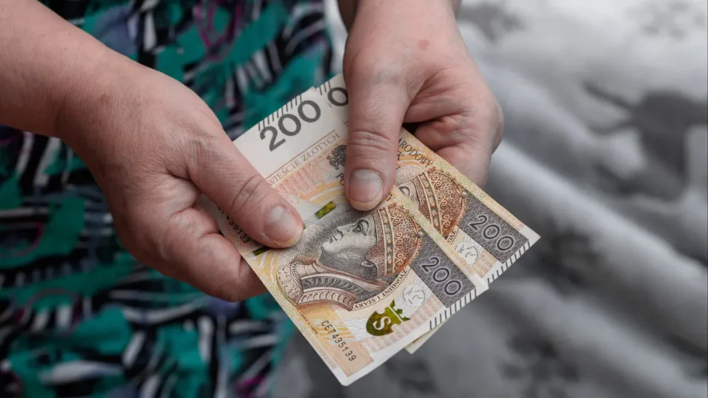 Kiedy złożyć wniosek o emeryturę w 2026 roku? Lipiec może być korzystniejszy Kiedy złożyć wniosek o emeryturę w 2026 roku? Lipiec może być korzystniejszy