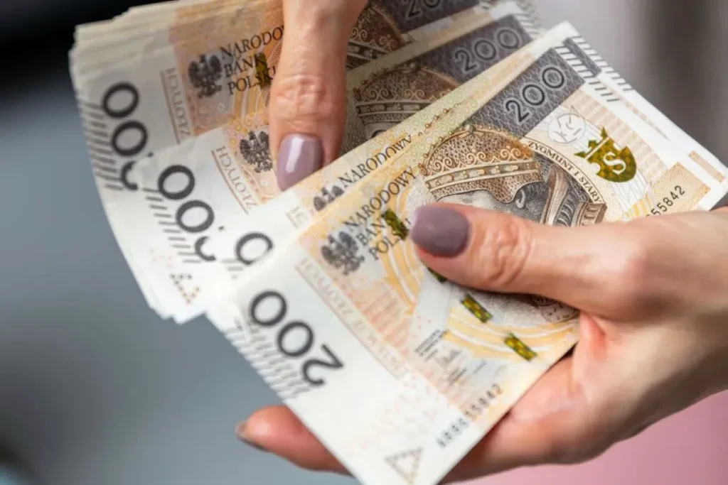 Pensja minimalna w Polsce 2027 wyraźnie wyhamuje. Firmy odetchną z ulgą