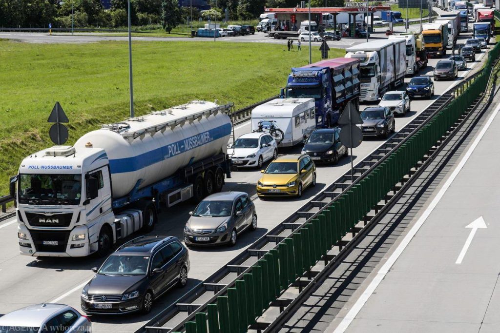 Granica Polska–Niemcy sparaliżowana. Kontrole i święto utrudniają ruch