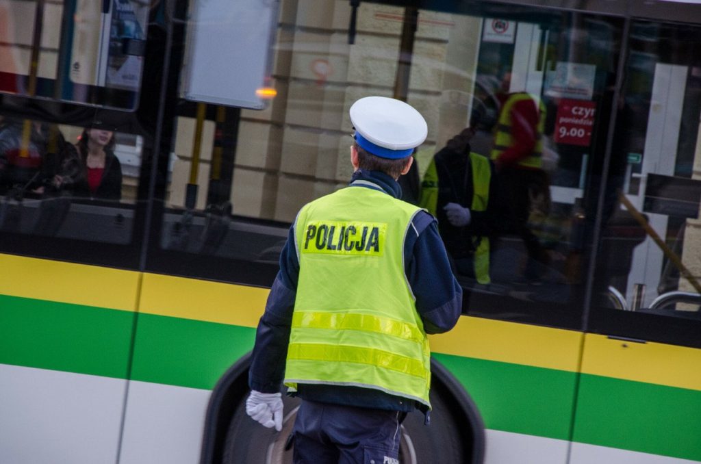 Ile zarabia policjant w Polsce 2026