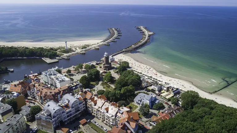 Wakacje 2026 nad polskim morzem: gdzie pojechać