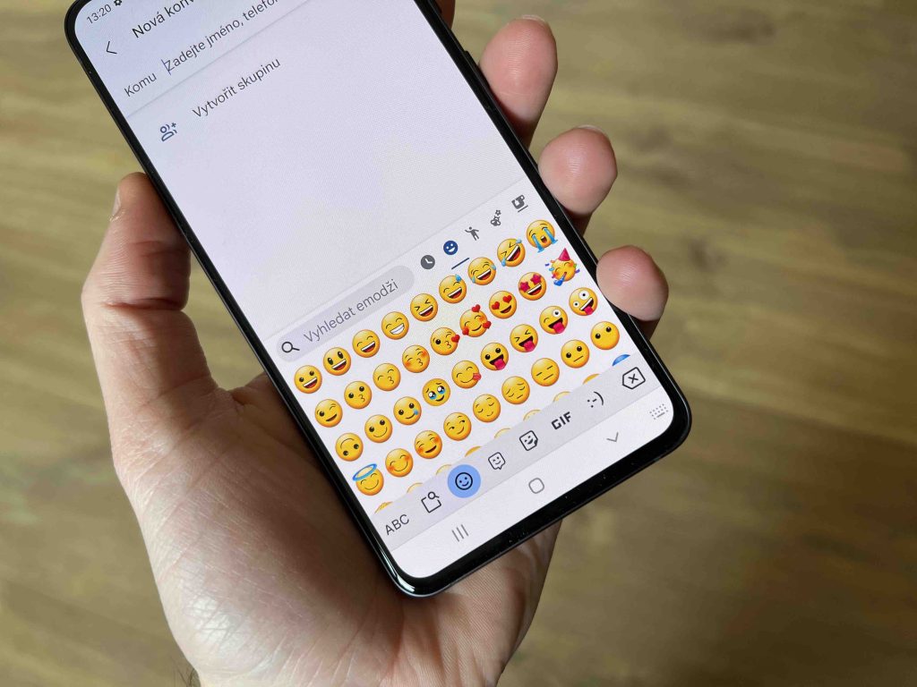 Co oznacza emoji 🌹: znaczenie róży
