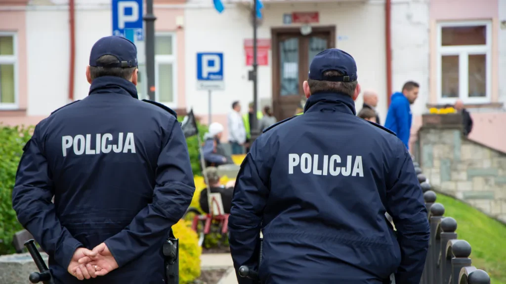 Ile zarabia policjant w Polsce 2026