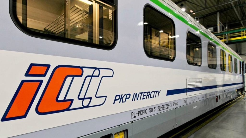 Klimatyzacja w pociągach PKP Intercity: pasażerowie skarżą się na upał i opóźnienia