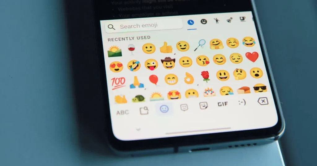 Co oznacza emoji 👀: kiedy używać