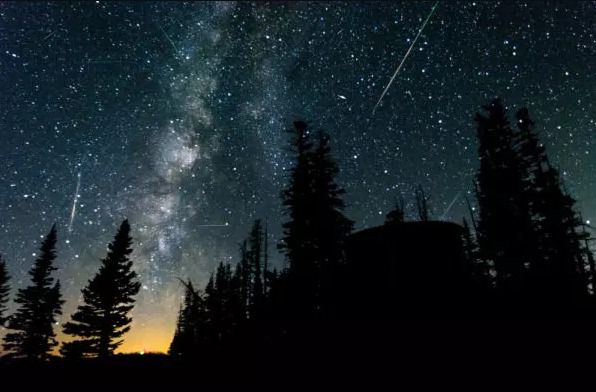 Rój meteorów Perseidy 2026: kiedy i gdzie obserwować w Polsce, data i porady