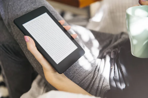Czytnik e-booków do 700 zł — najlepsze