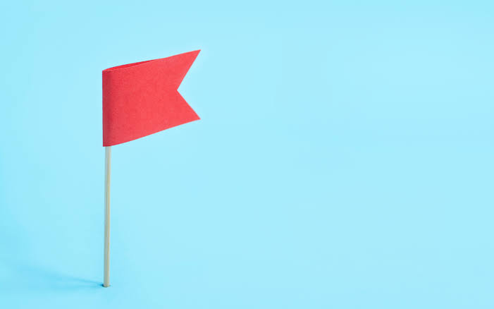 Co oznacza 'red flag' w związku