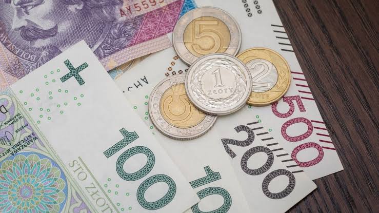 Czy matki wielodzietne dostaną wyższe emerytury? Resort analizuje petycję w sprawie limitu 6 lat