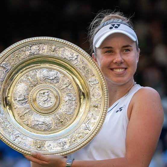 Linda Noskova wygrała Wimbledon, ale musiała oddać puchar. Oto powód