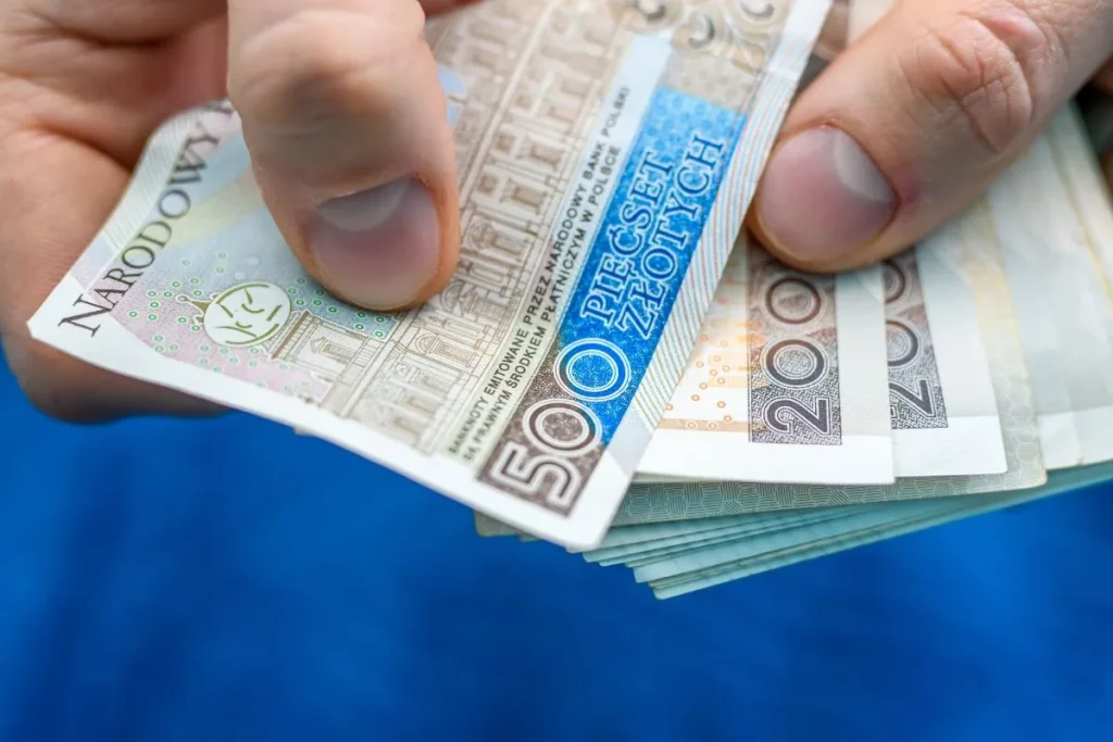 Becikowe 2026: ile wynosi, komu przysługuje