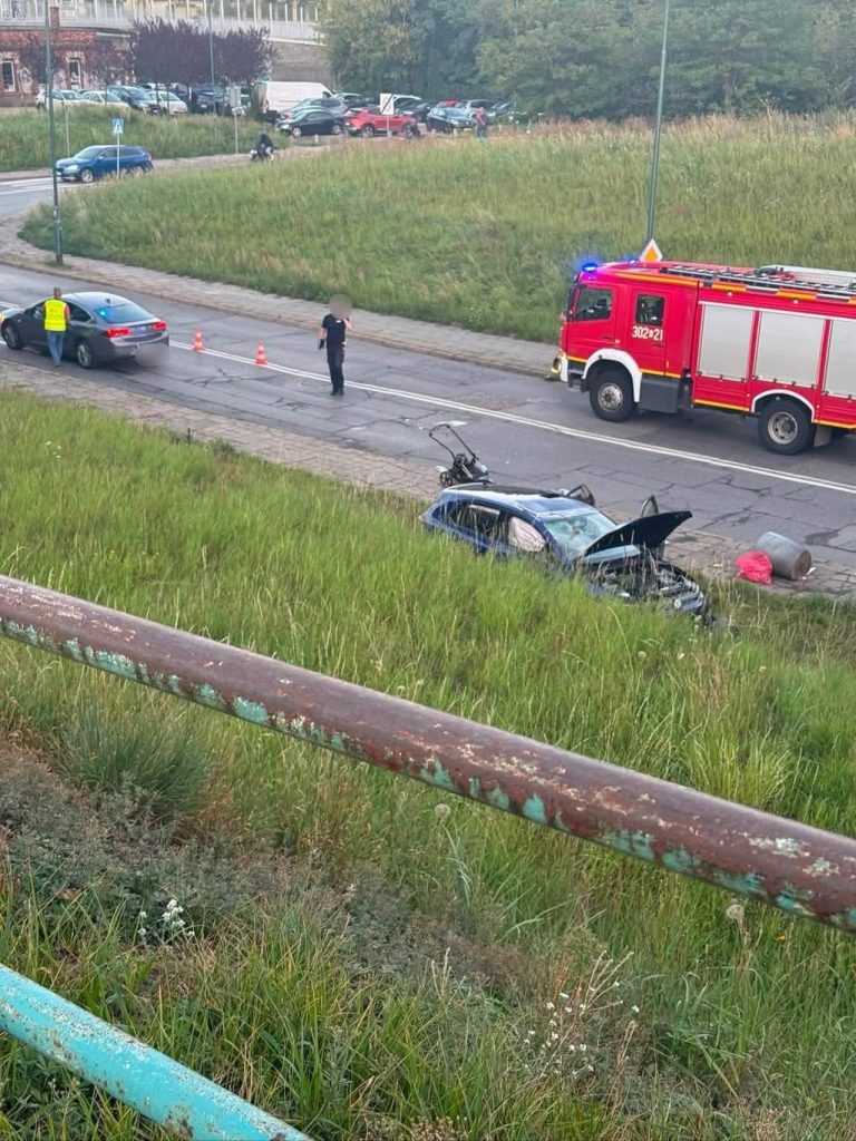 Tragiczny wypadek w Krakowie. Dwie osoby nie żyją, roczne dziecko w ciężkim stanie