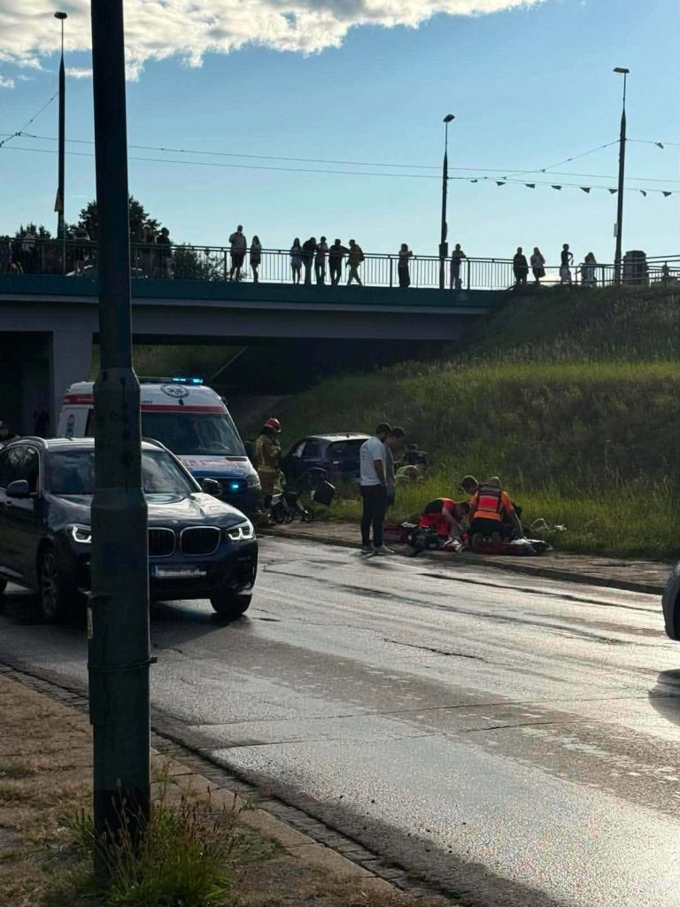 Tragiczny wypadek w Krakowie. Dwie osoby nie żyją, roczne dziecko w ciężkim stanie Tragiczny wypadek w Krakowie. Dwie osoby nie żyją, roczne dziecko w ciężkim stanie