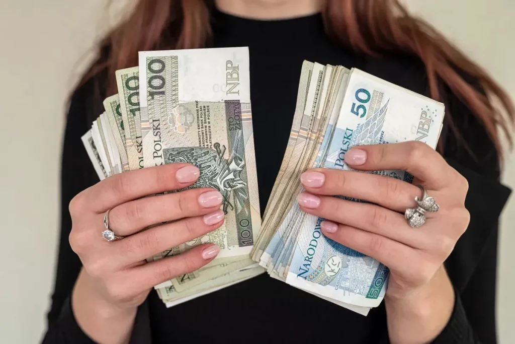 Świadczenie pielęgnacyjne 2026: warunki i kwota