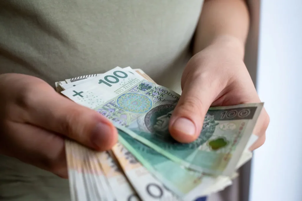 Zasiłek rodzinny 2026: kwoty, progi dochodowe