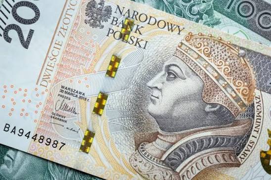 Czternasta emerytura 2026. Kto dostanie pełną kwotę, a kto nie otrzyma pieniędzy?
