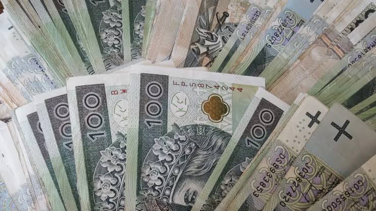2403 zł miesięcznie dla każdego zamiast 800 plus? Sejm zakończył sprawę 2403 zł miesięcznie dla każdego zamiast 800 plus? Sejm zakończył sprawę