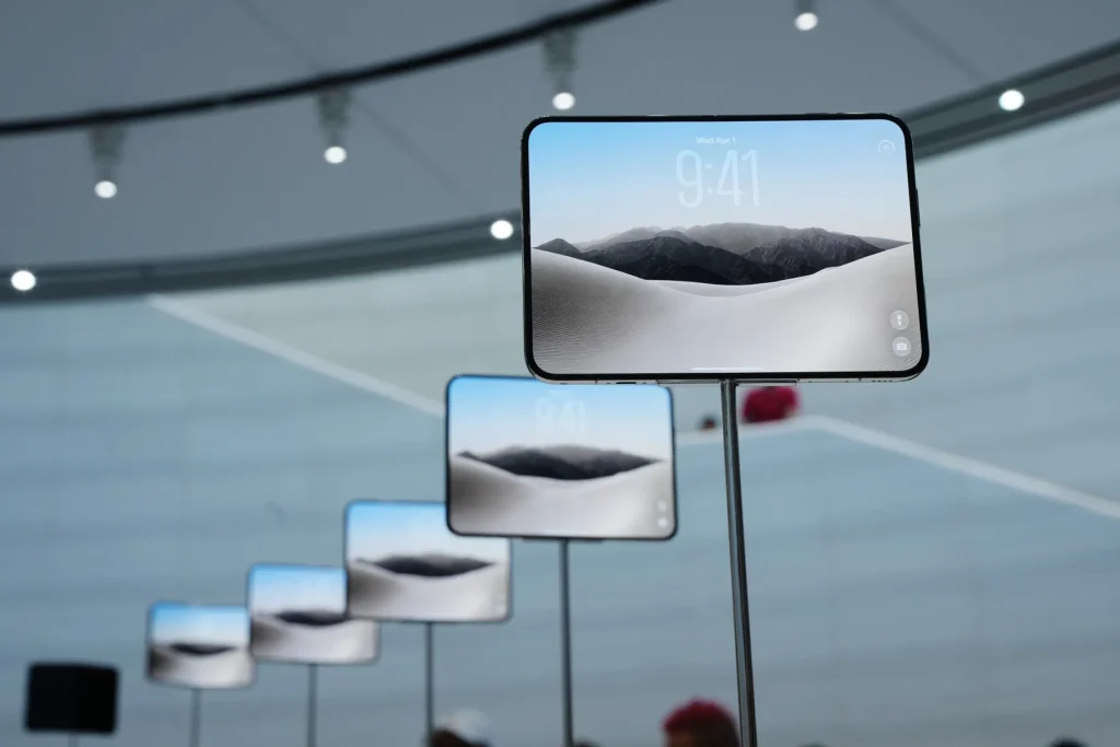 iPhone Duo – specyfikacja i cena w Polsce. Co oferuje składany telefon Apple?